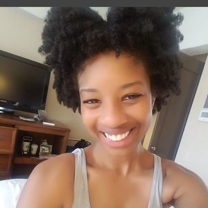 Meet your Posher, Mona